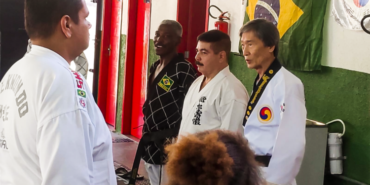 Mestre Kim palestrou para os alunos. Foto: Divulgação