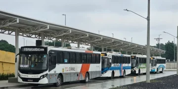 &ldquo;&Ocirc;nibus parados no Terminal Margaridas, em Iraj&aacute;, onde a linha 516I passa a se integrar &agrave;s demais linhas, ampliando as op&ccedil;&otilde;es de deslocamento entre Nil&oacute;polis e o Rio de Janeiro. Foto: Reprodu&ccedil;&atilde;o da Internet