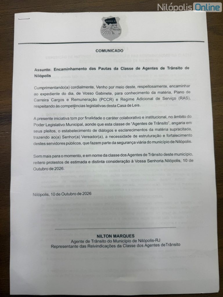 Documento foi entregue aos vereadores. Foto: Divulgação